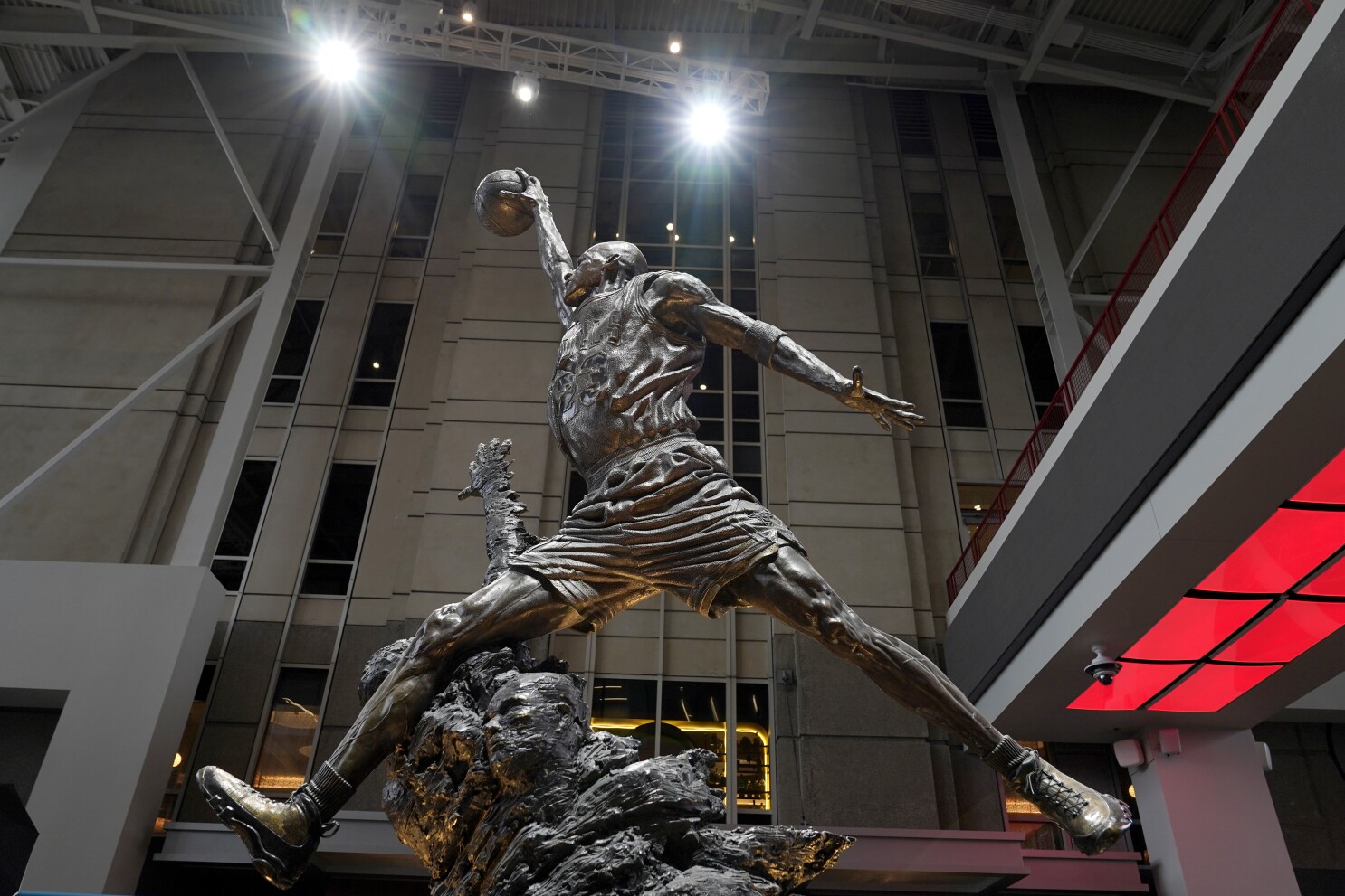 Statue rocky jordan top